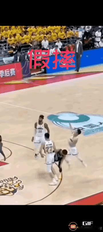 南北文化差异导致对于同一事件的理解完全不同。赵继伟、徐杰和张镇麟在比赛中的冲突成