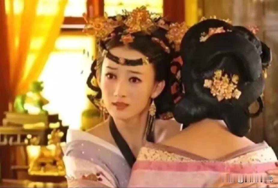 1626年，魏忠贤把李成妃幽禁在长春宫内，要饿死她。15天后，太监打开宫门准备收