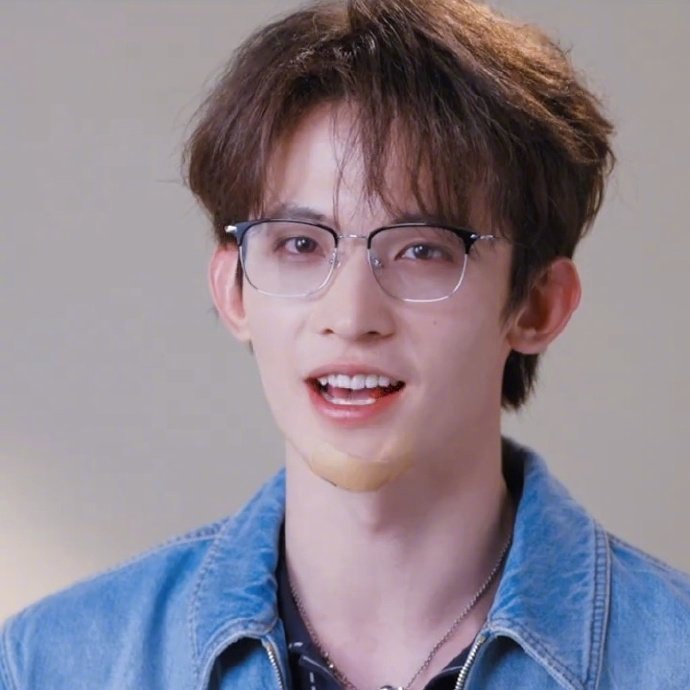 常华森在综艺累出黑眼圈常华森录综艺前后变化常华森录综艺前后变化，肉眼可见的黑眼圈