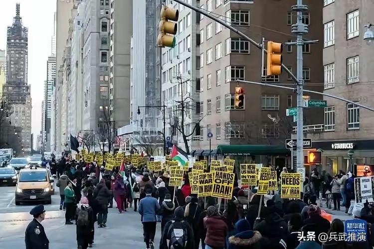 拜登用了4年，把美国从“病危”拉回“重症监护”；特朗普只用一年，直接拔管、再捅几