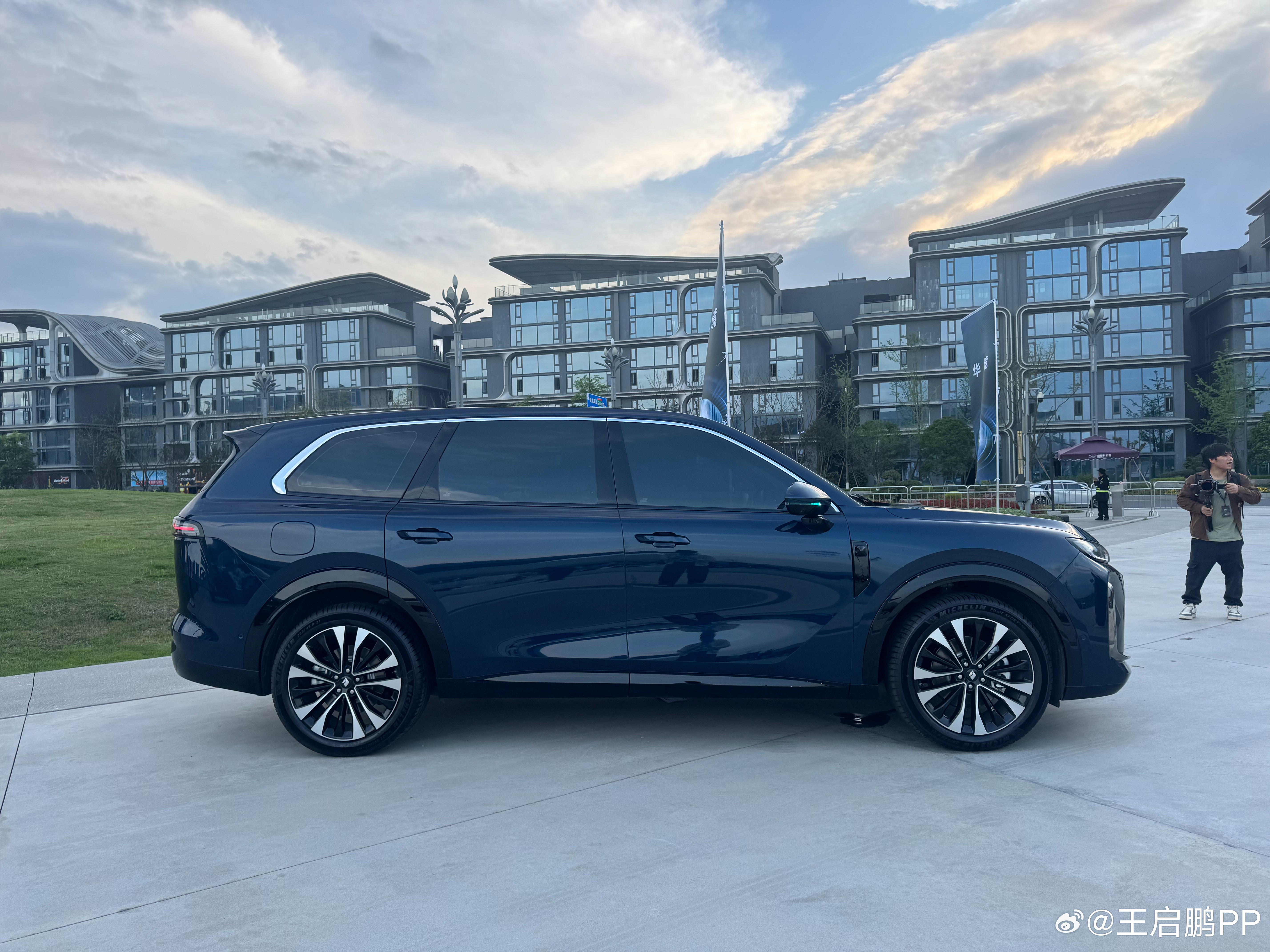 接下来一段时间，“三境”会占用汽车市场一点声量。大家知道现在有“五界”，鸿蒙智行