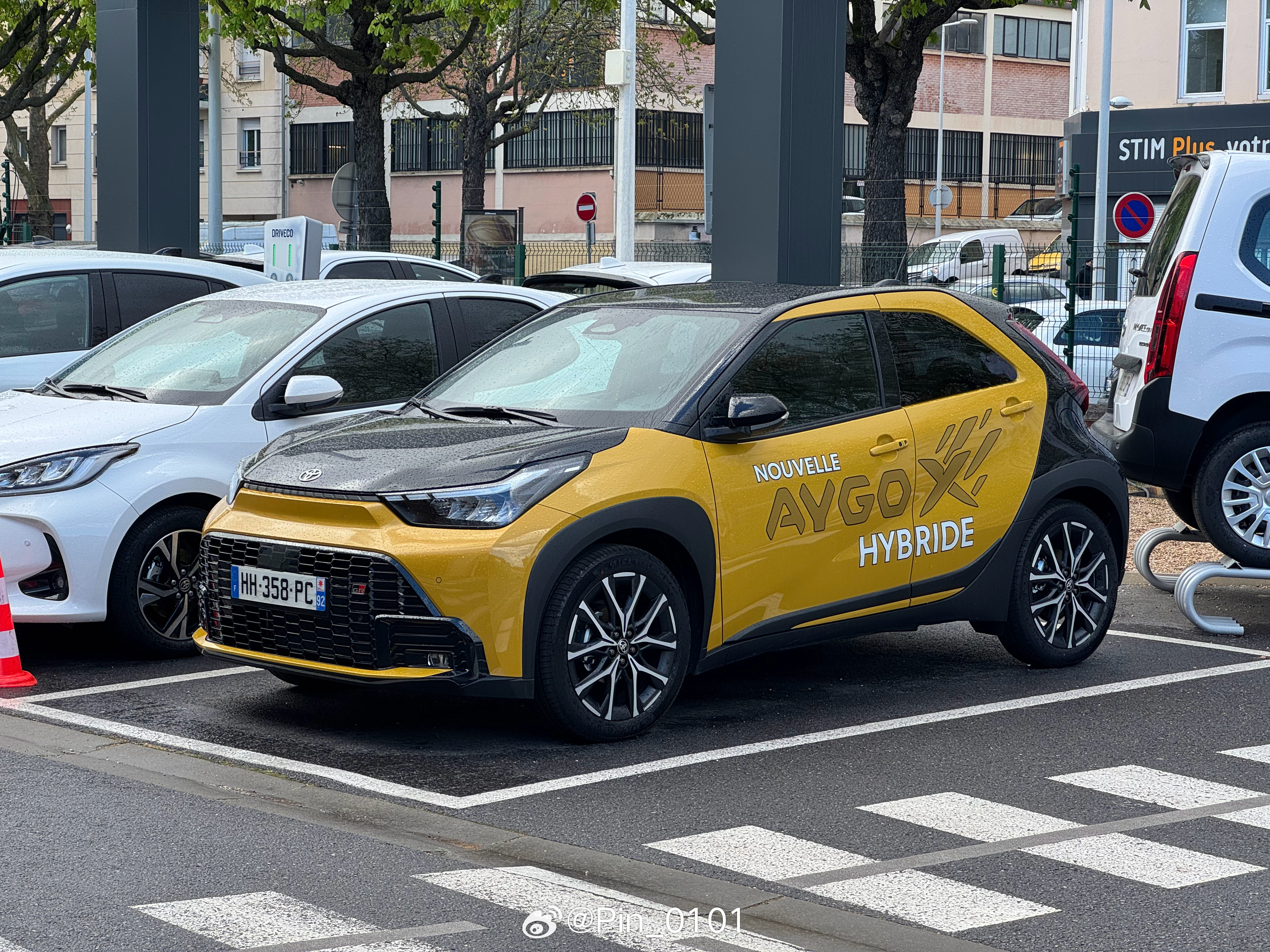 来经销商看车最崩溃的事：“后排车门开了童锁”。就是门上的一个小拨片，可能是新车下