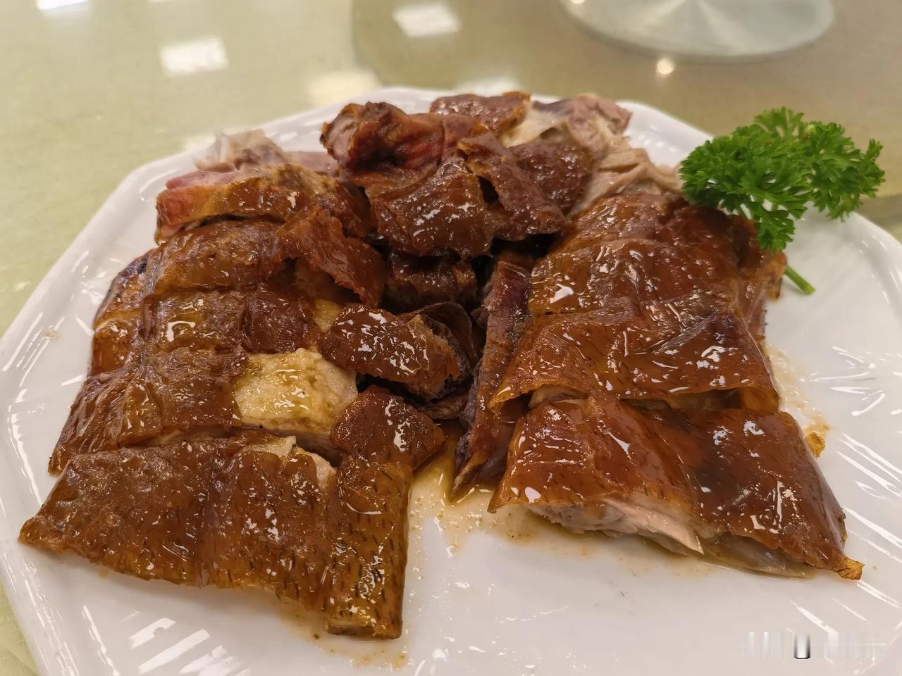 杜阮的农庄物美价廉，但是杜阮的烧鹅就真的不行了。
      想起二十年前，杜阮