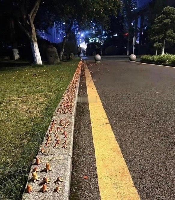 这人到底是多无聊