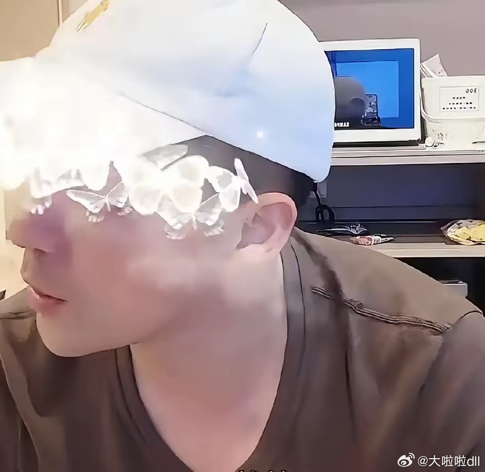 汪小菲直播直接开怼，说儿子永远姓汪，不姓马。他越说越气，啪地拍桌子，吼出孩子小名