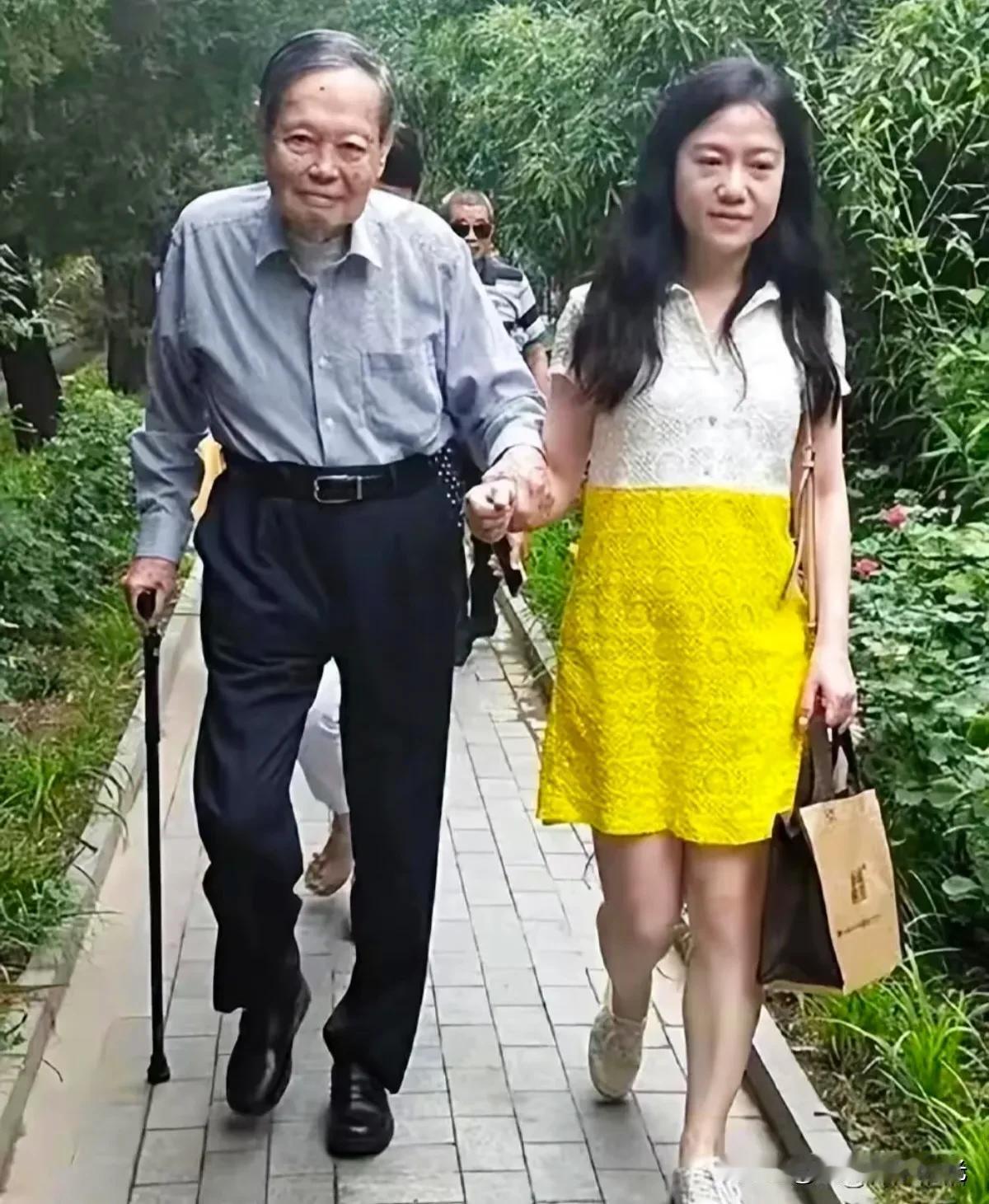 关注
执子之手与子偕老
向物理学泰斗致敬，也佩服他们的传奇爱情！执子之手与子偕老