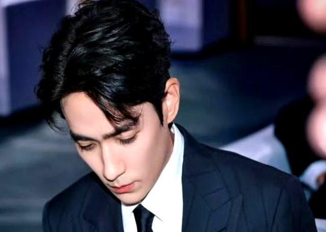 朱一龙上了VogueWorld，不是走红毯，是把中国演员的牌面，打进了欧美时尚圈