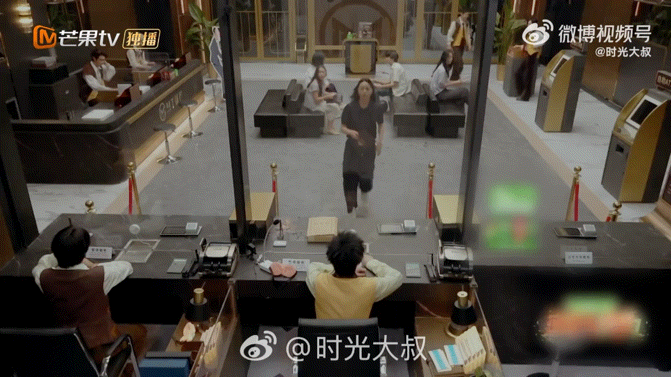 银行人看密室大逃脱DNA动了 客户说“死期到了”、锅糊了找银行赔…密逃演的正是我