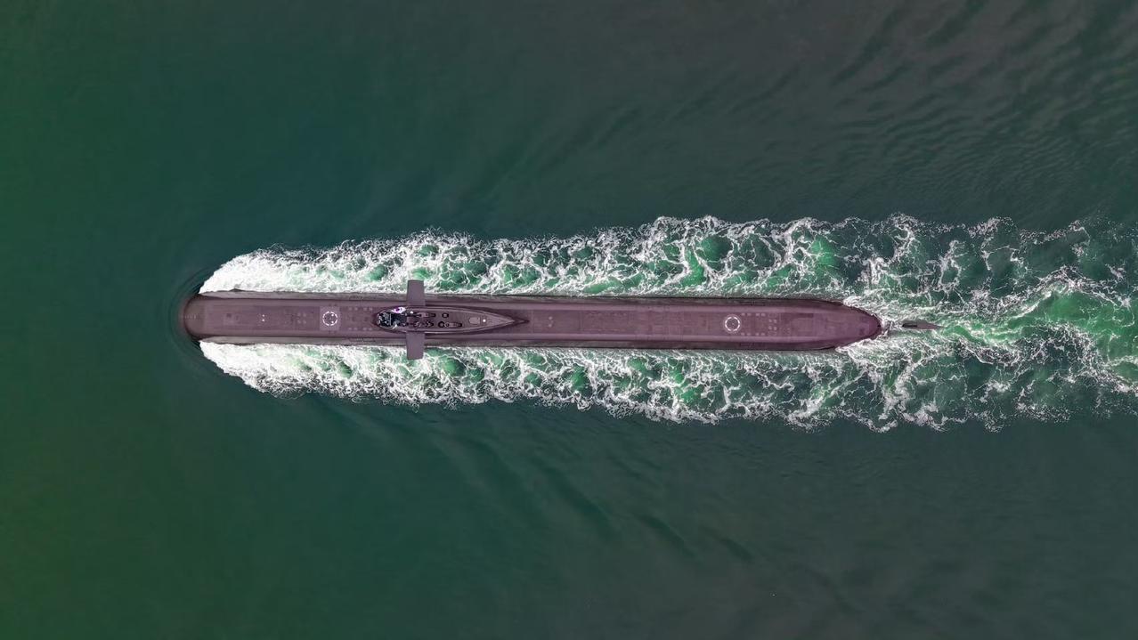 为了推销潜艇，韩国海军“岛山安昌浩”号常规动力弹道导弹潜艇启航前往加拿大参加联合