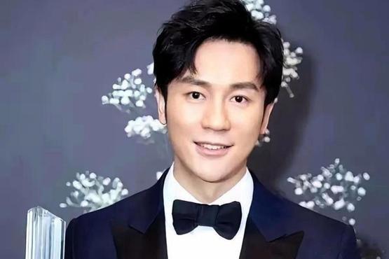 李晨终于说实话了：见过高山大海，怎会留恋小河沟。48岁的李晨，身边再没个女人。从