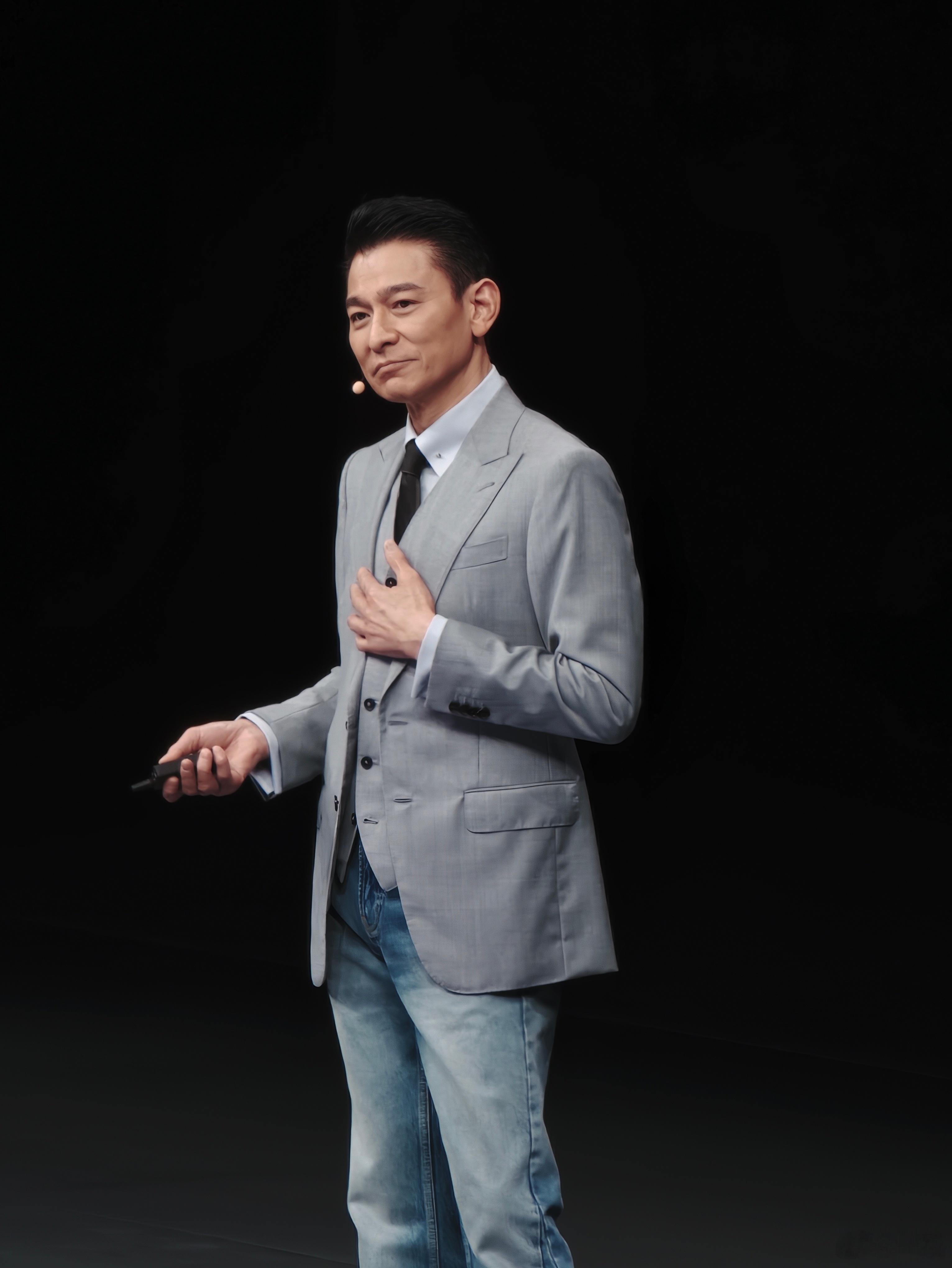 又见刘德华！！！他说他 65 了，真的一点看不出来。他演讲的太好了，差点想哭，他