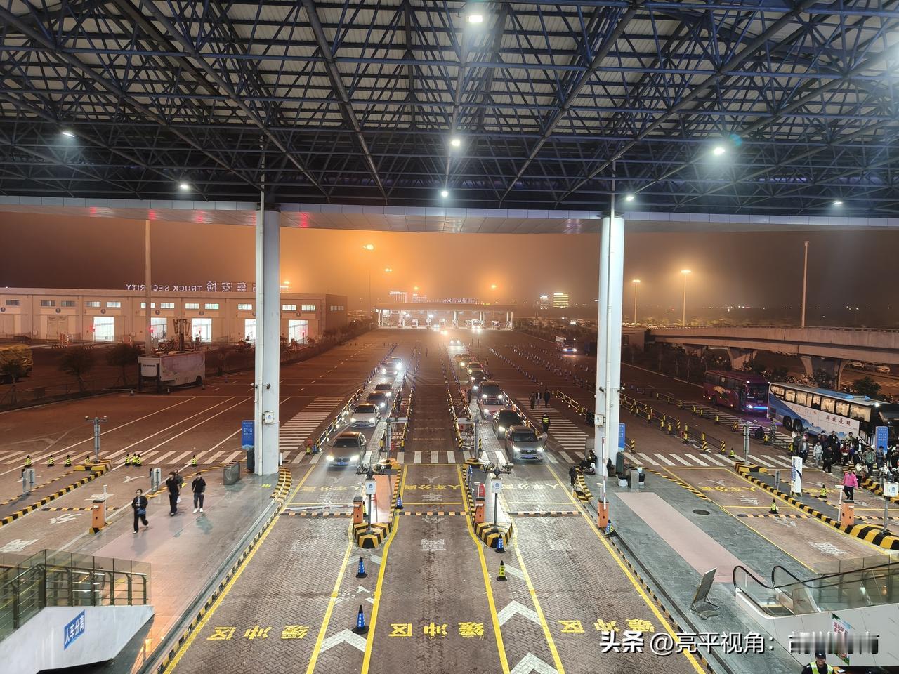 今日凌晨抵达湛江徐闻港口，拍摄了港口夜景与二楼迎宾大厅的摄影布景。昨日清晨7：3