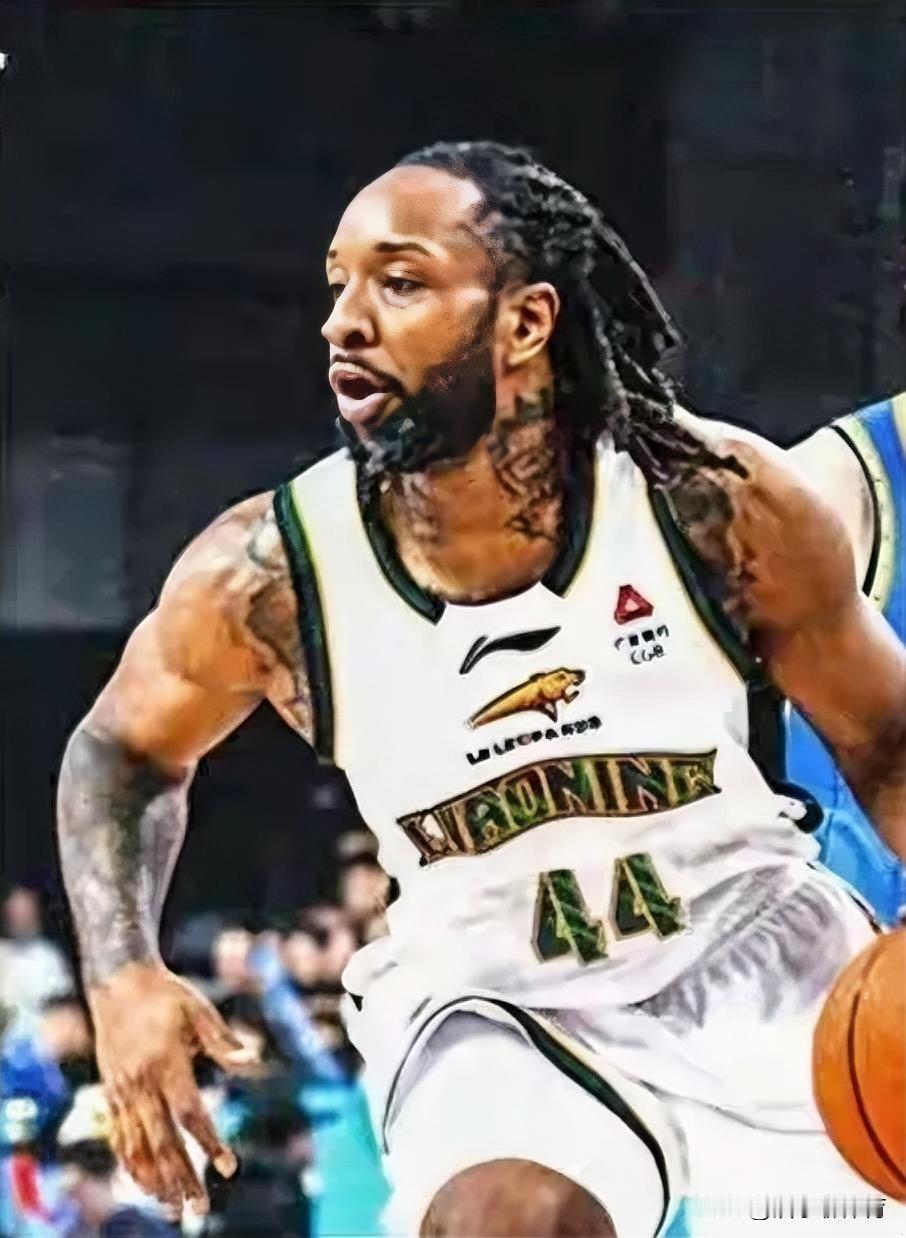 虽然辽篮输北控队这场比赛末节，布朗的表现很神奇，但最后时刻，觉得杨鸣还是该派上威