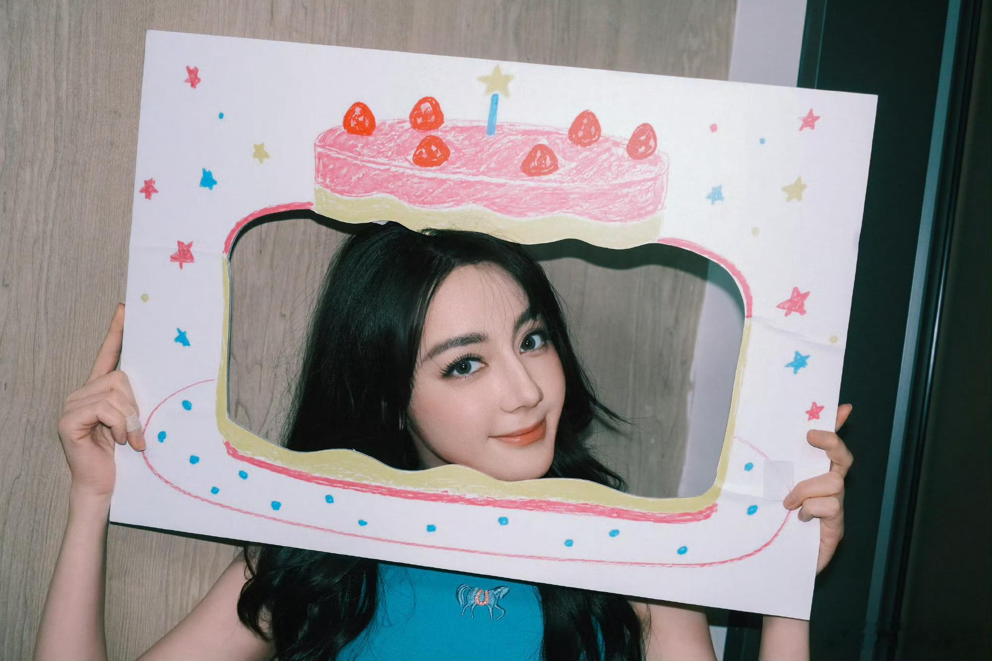 34岁的迪丽热巴迪丽热巴34岁生日照 迪丽热巴34岁生日快乐！状态依旧很好！迪丽
