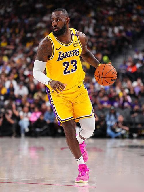 詹姆斯真要走？他经纪人摔杯怒吼：根本没门！
 
你被那些小道消息骗惨了。他经纪人