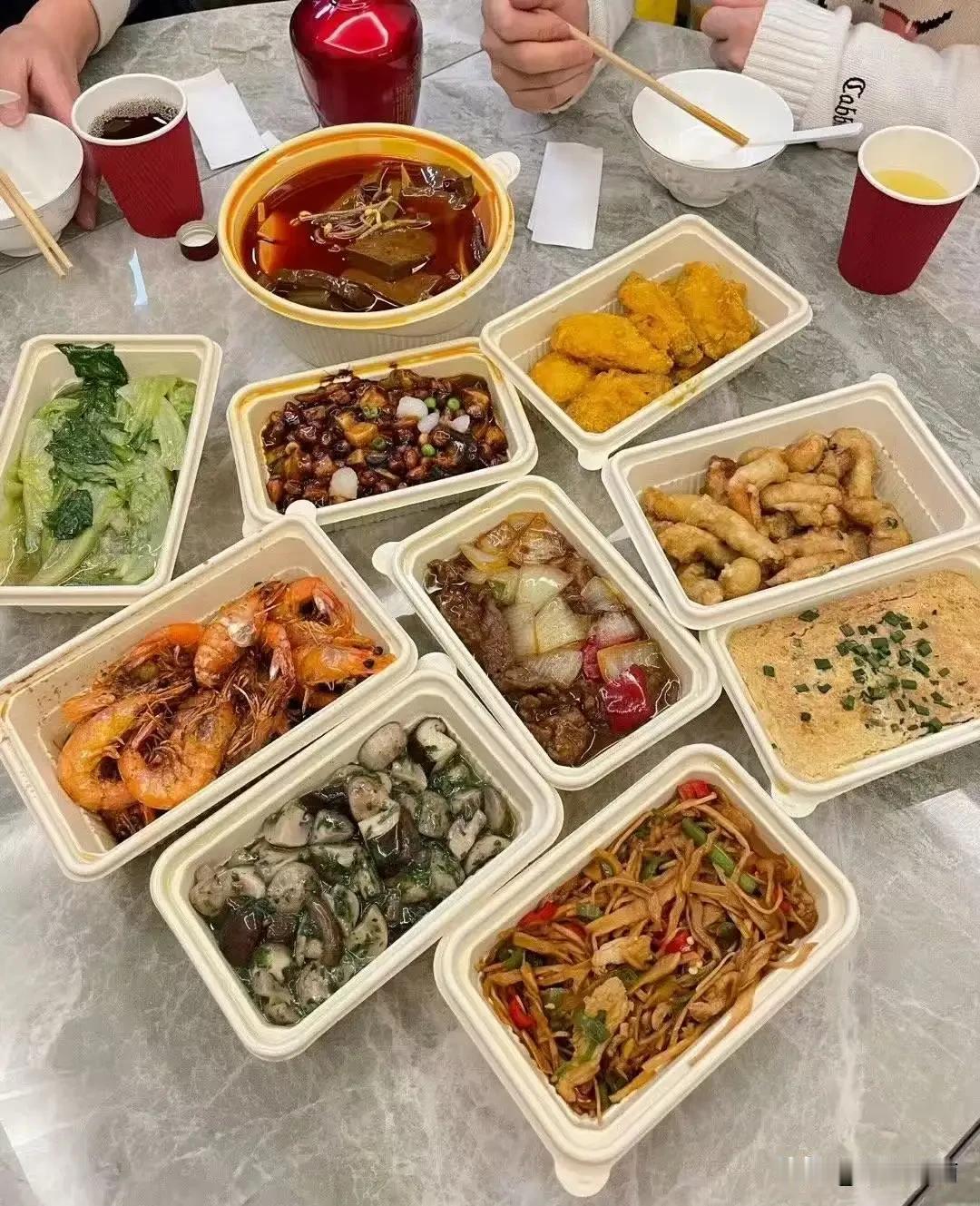 如今长沙人有钱人怎么了？家里来客人不做饭，直接点外卖！
我有一个表妹在省人民医院