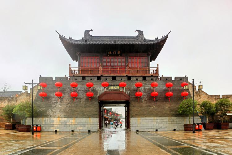 孤楼独愁

一生繁华十年孤楼
十年孤楼一生闲忧
一生漂泊十年春秋
高处的雾啊遮去