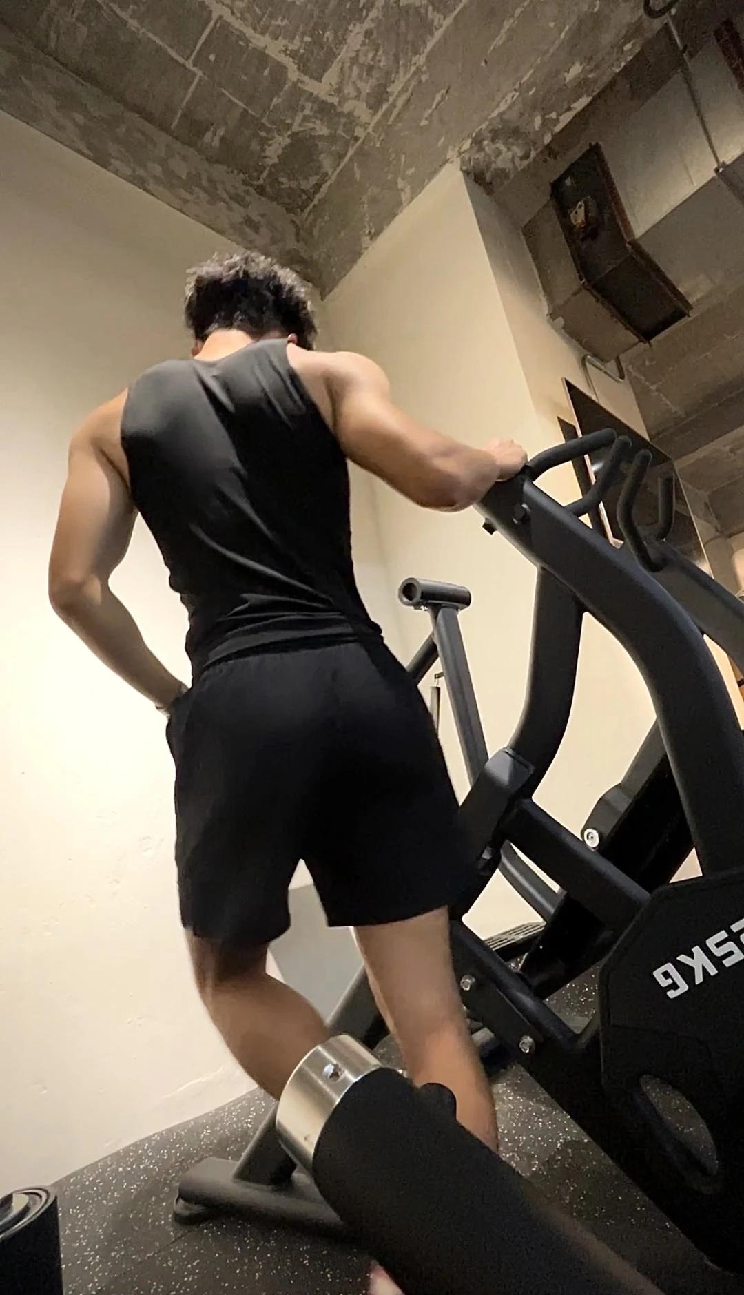 至今为止最喜欢的两张健身照