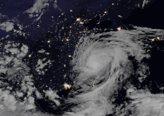 受台风白海豚残余环流北上影响，河南、湖北、安徽多地迎来持续性强降雨，不少区域发生