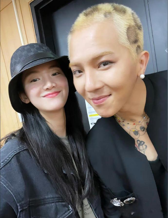 #宋旻浩朴柱炫恋情#
朴柱炫是演《窥探》的女主，和宋旻浩认识好多年了，以前就有过