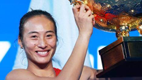 随着郑钦文退出武汉公开赛，诞生 2 大赢家和 2 大输家，WTA 损失大