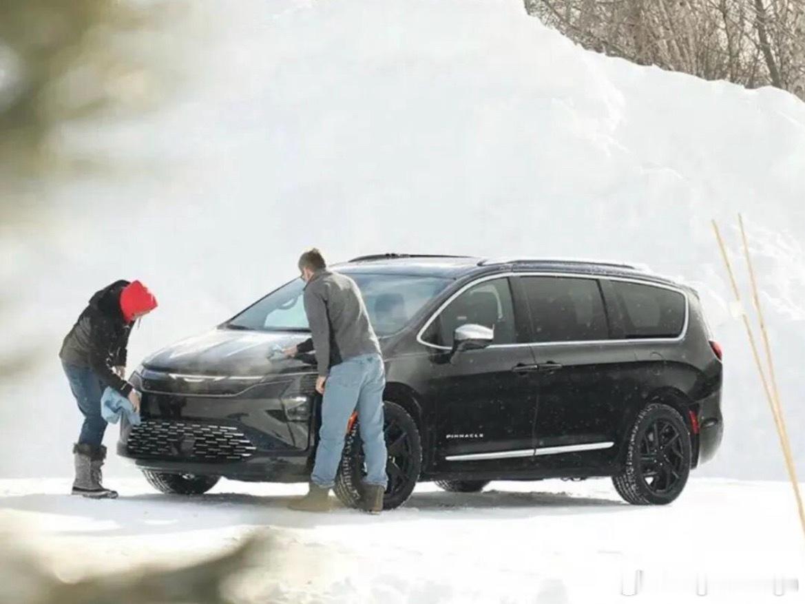 克莱斯勒中改²大捷龙曝光。这前脸和车身也不搭啊第一眼以为和曾经的老搭档广汽埃安有