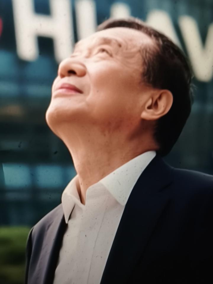 数学是一切理工科的根本。

物理其实就是加了各种定义、各种含义的，加了各种文字意