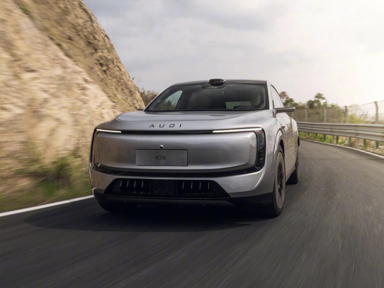 厉害了！奥迪E7X以1分47秒93的成绩登顶亚洲首条山脊赛道。

看看这款车的硬