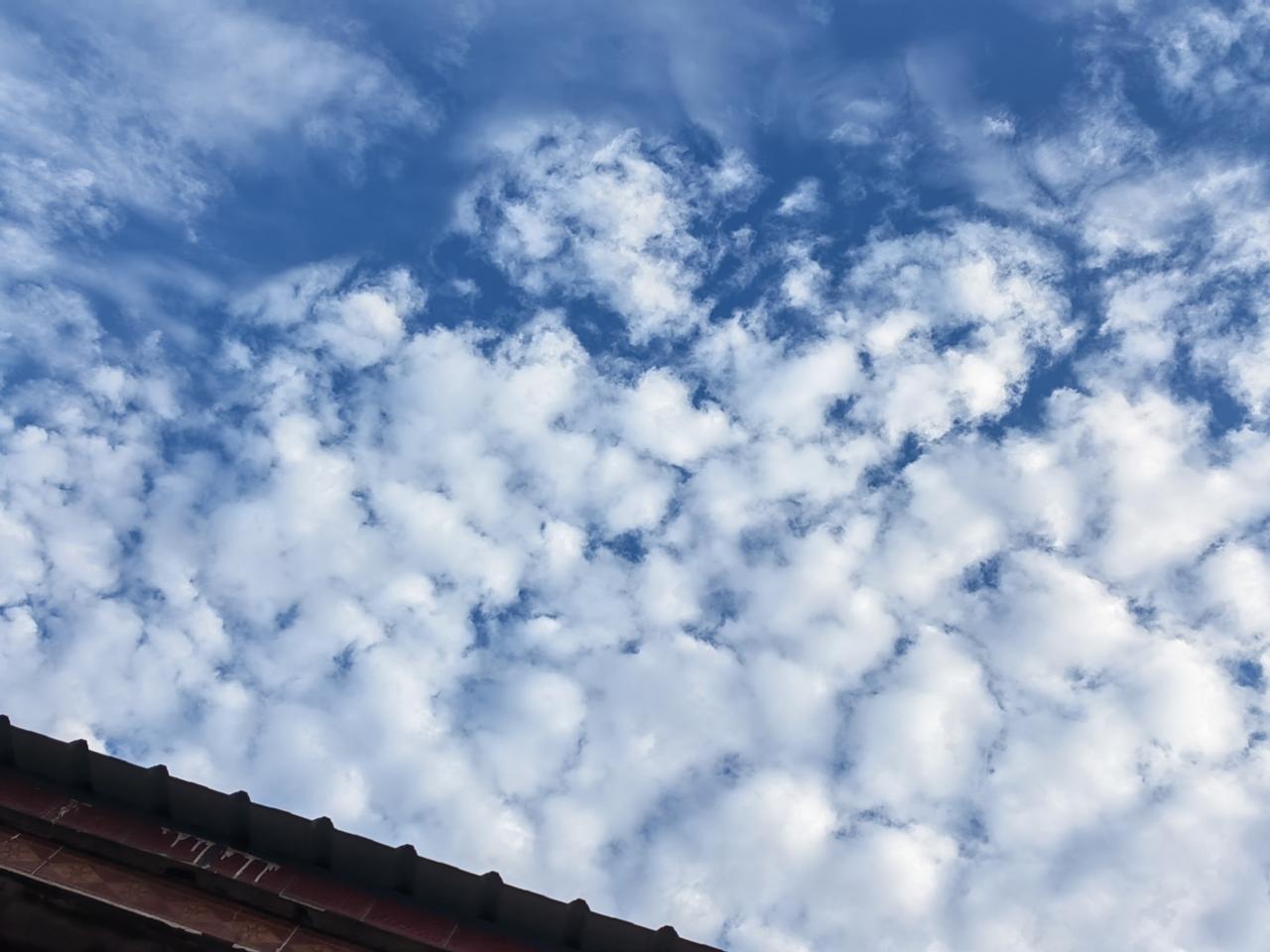 晒图笔记大赛今天国庆节，举国欢庆的日子，就连天空也格外漂亮！