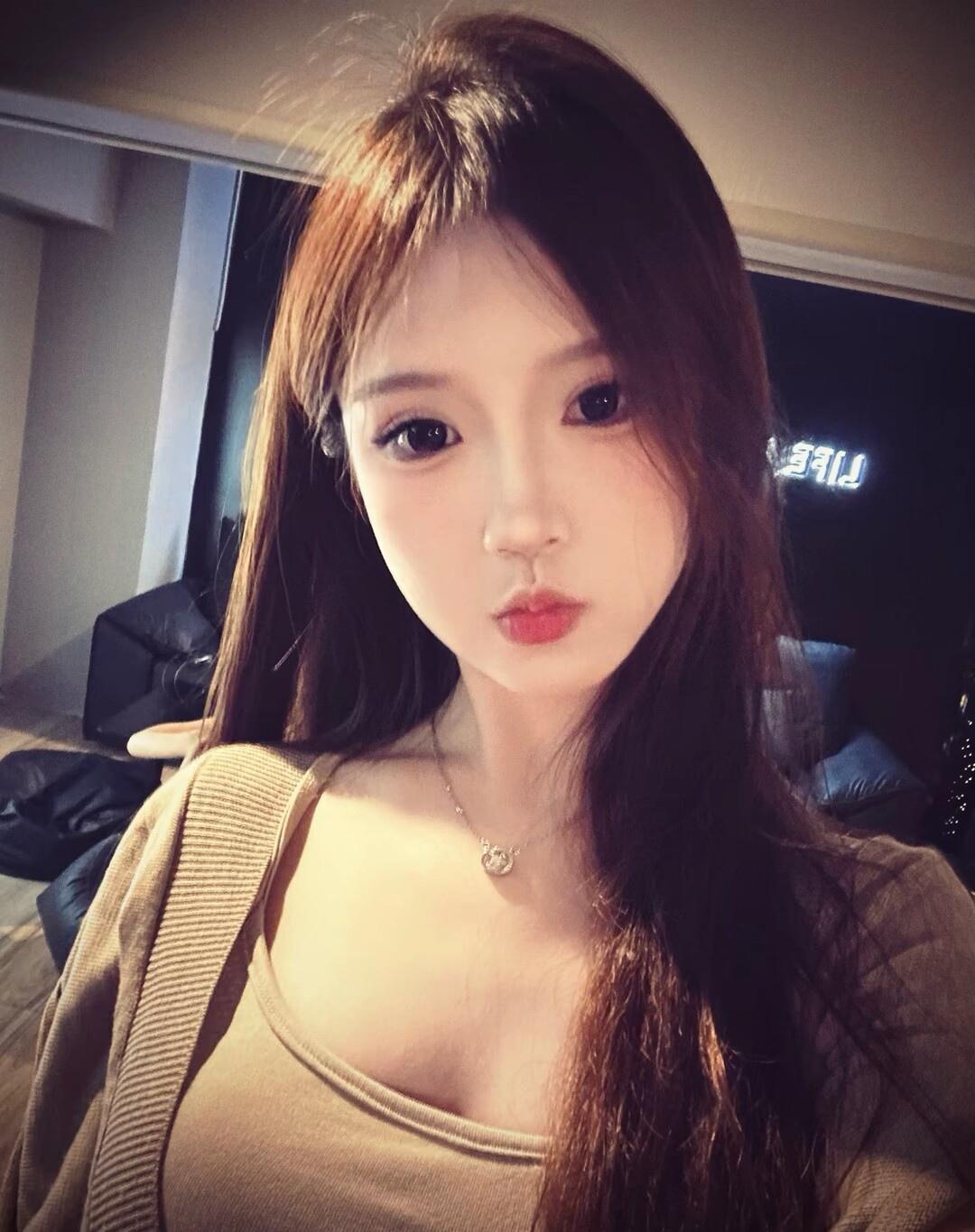 元气少女自拍，元气满满的一天从这里开始！🌞💕
