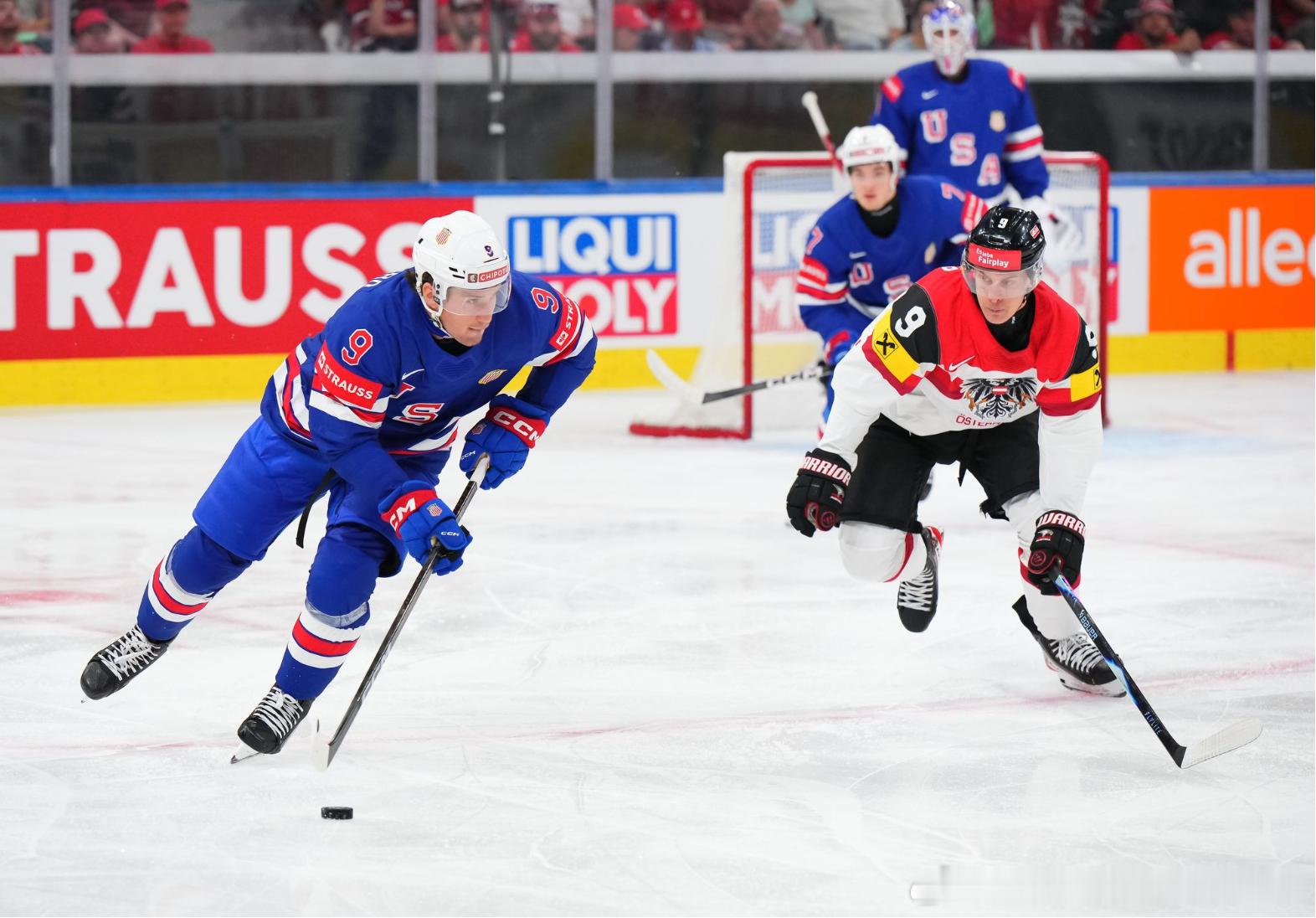 IIHF说明书 🇺🇸美国队瑞安·伦纳德出生于2005年1月21日，身高185