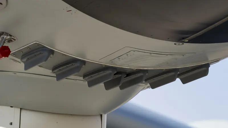 看到多架轰 - 6K 赴台岛周边海空域展开模拟对抗训练的现场视频，太提气了！就像