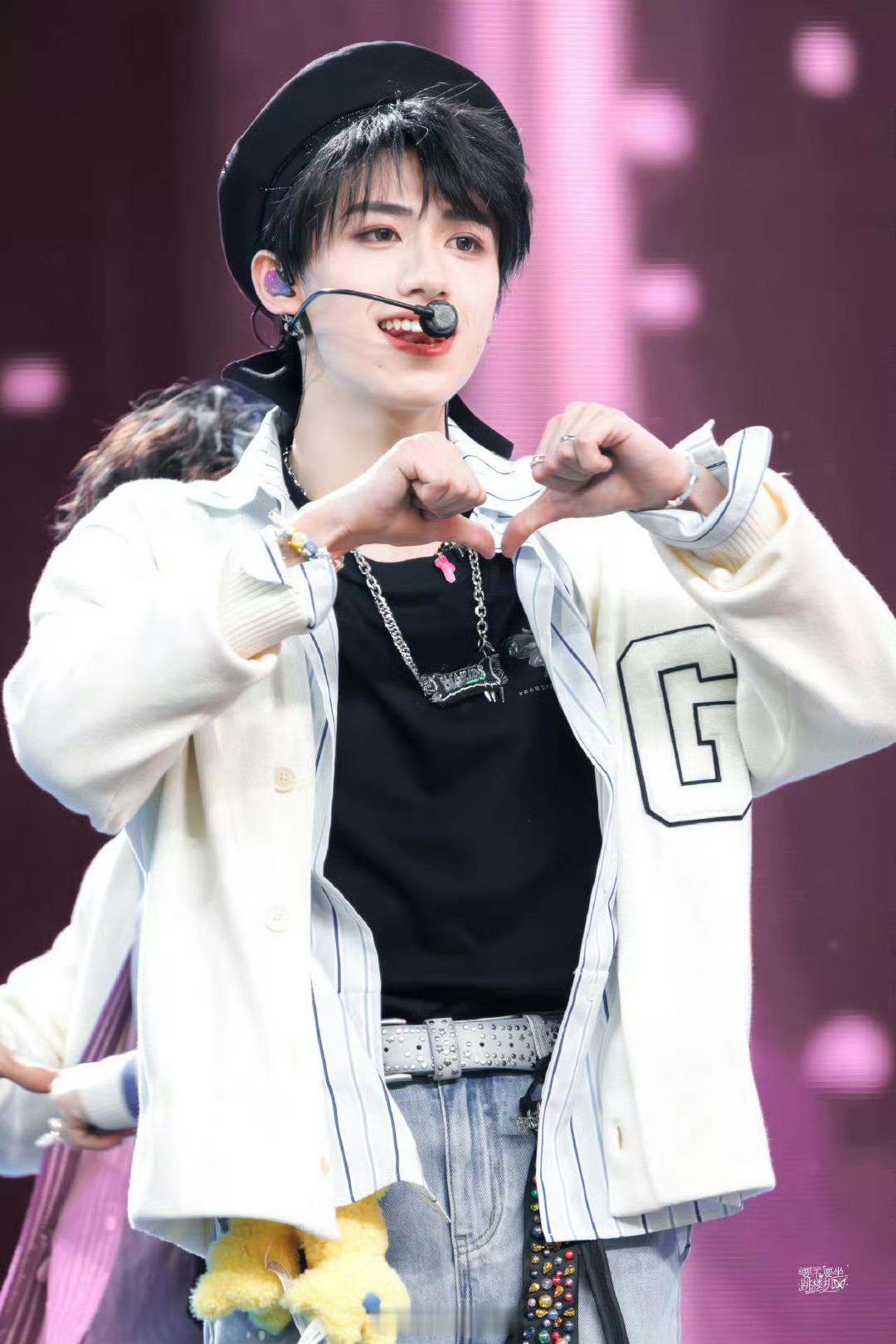 新音妆造朱志鑫粉丝合理维权。支持朱志鑫优秀又帅又有实力。值得最好的待遇和妆造