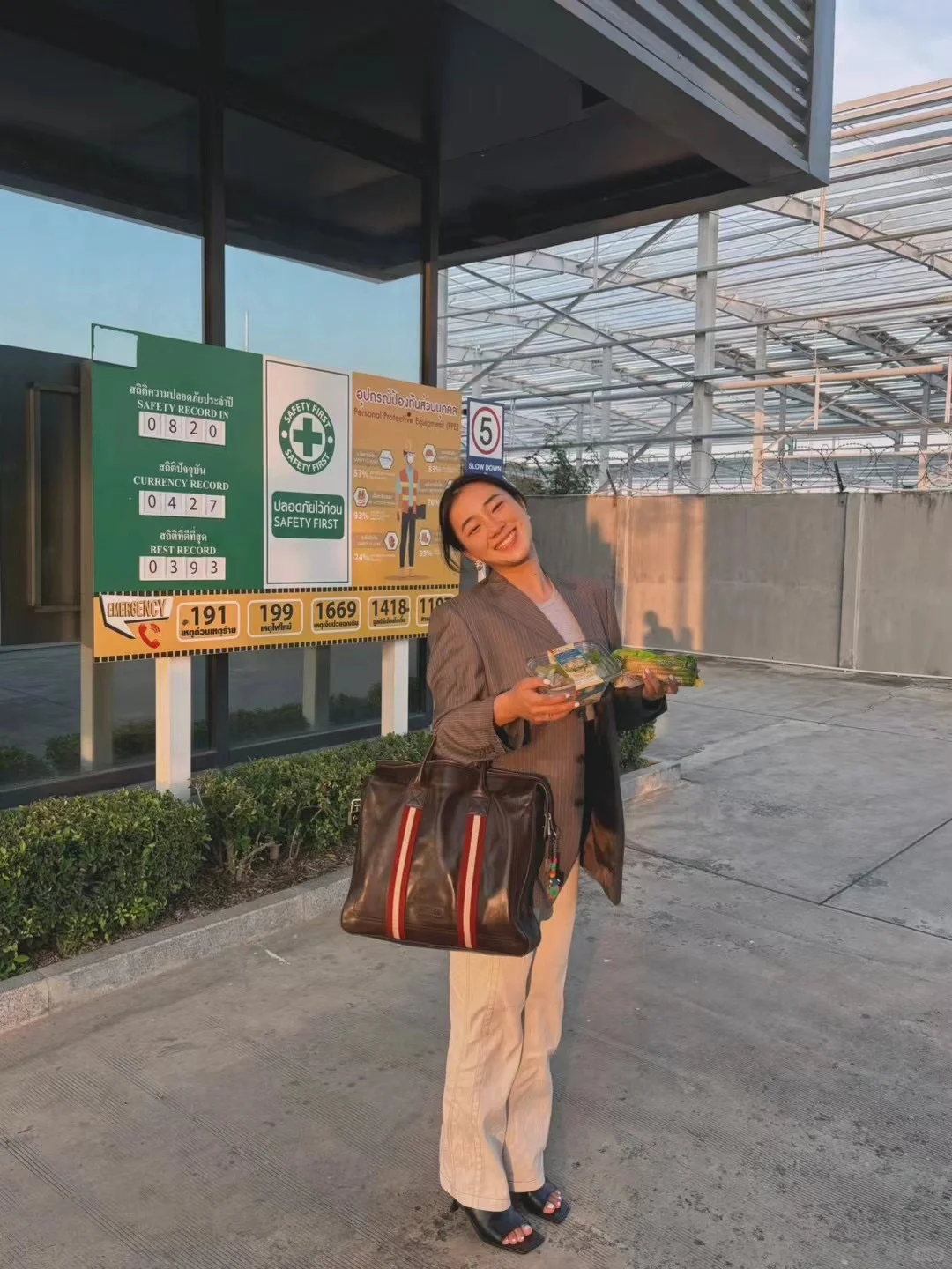 在泰国工厂工作第一天，能驻外一定要驻外 🏭