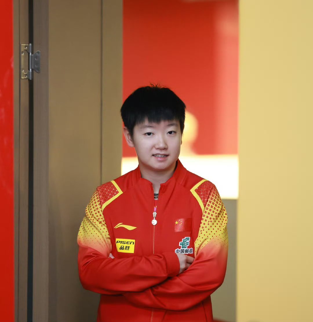 孙颖莎王曼昱王艺迪捣鼓小熊猫  既然提到了孙颖莎，那就看看这里 