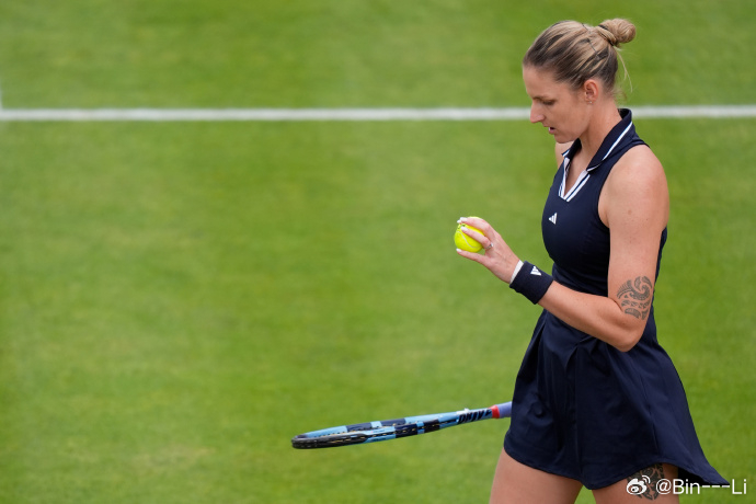 前世界第一卡普逆转拿下草地开门红WTA500伦敦站首轮，前世界第一卡·普利斯科娃