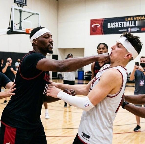 什么？打架联盟都不管了，NBA这是什么情况！
今天Shams在节目中透露了阿德巴