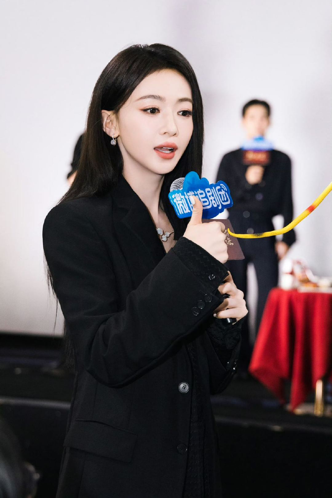 吴谨言回应一直演爽文 吴谨言模仿陈哲远密逃表情包 欢迎 做客新浪娱乐出品《娱情实
