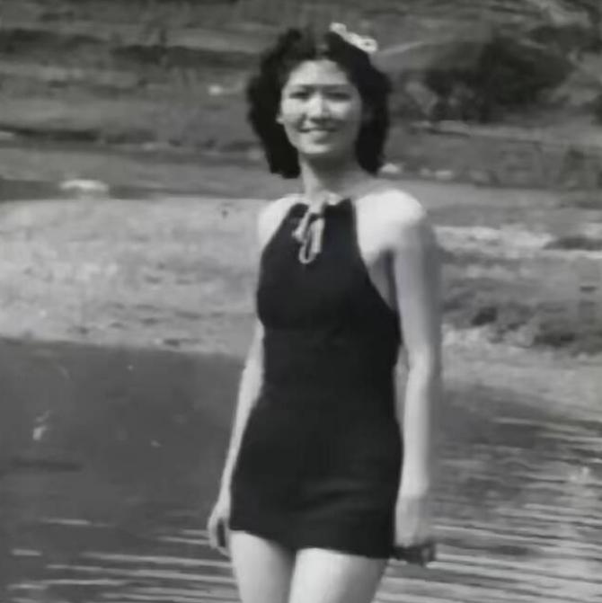 1914年，31岁的阎锡山，娶了14岁的小妾，洞房之夜，阎锡山对小妾说：“你躺下