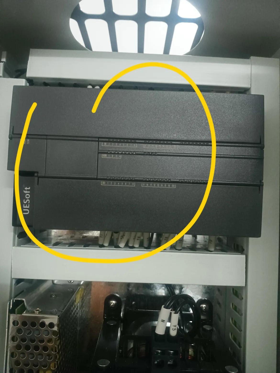 有谁认识这是什么牌子的pLc吗？关键是这个pLc坏掉了，通电没反应，用表量了pL