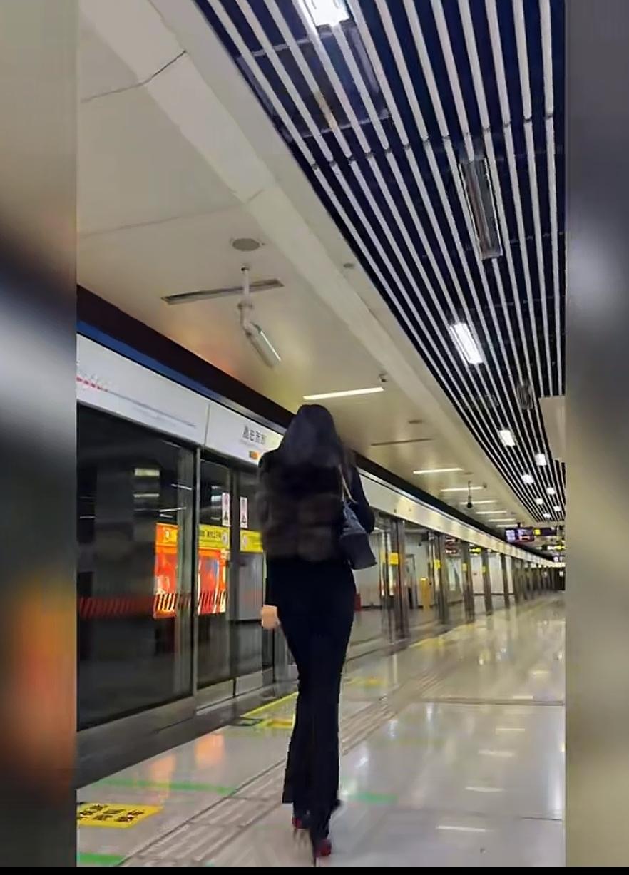 谁告诉你，我不喜欢大姐姐？