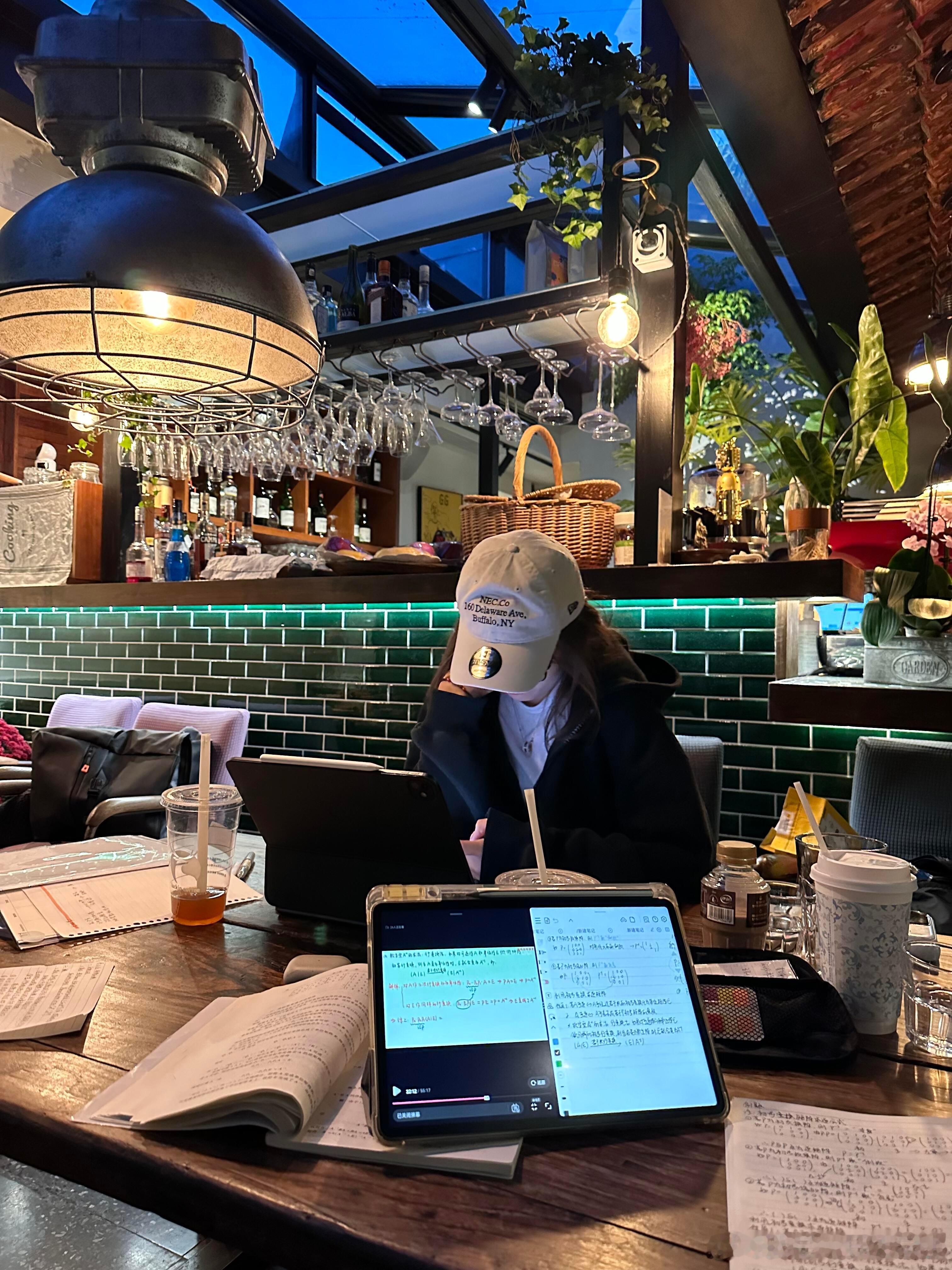 期末周周周周周这就开始了和好朋友待在一起就是玩玩玩玩偶尔一学