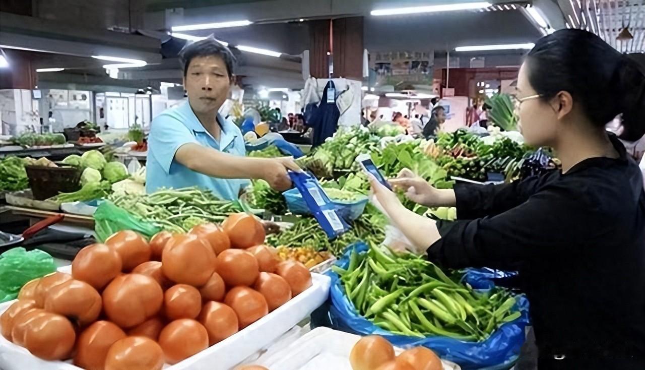 扫码支付在王府井被秒扫，在洛杉矶却卡在收银台前，同一张码，两套逻辑，谁也不比谁高
