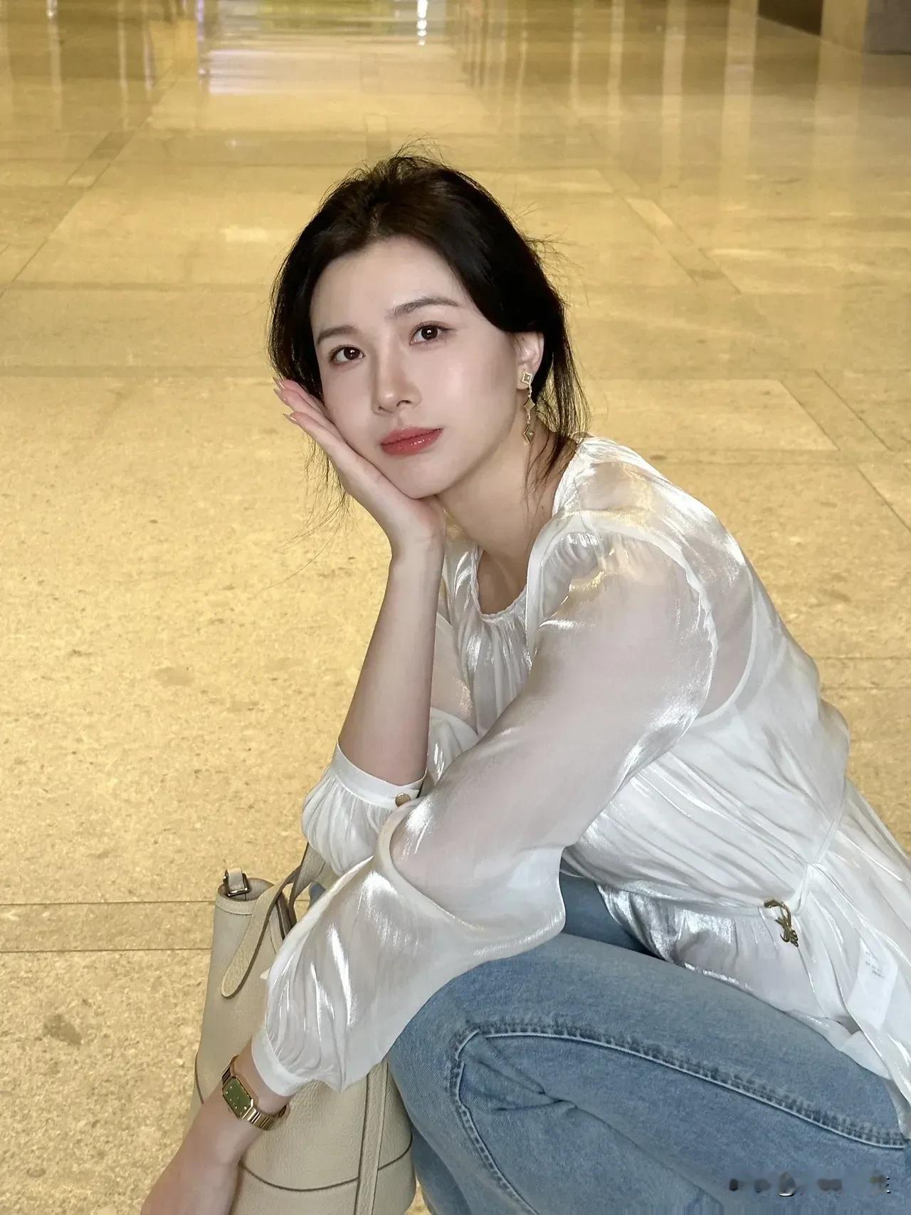 三清山。
 12亿年3次海浸沉浮，2亿年造山造景，经构造侵蚀、流水侵蚀，山体断裂