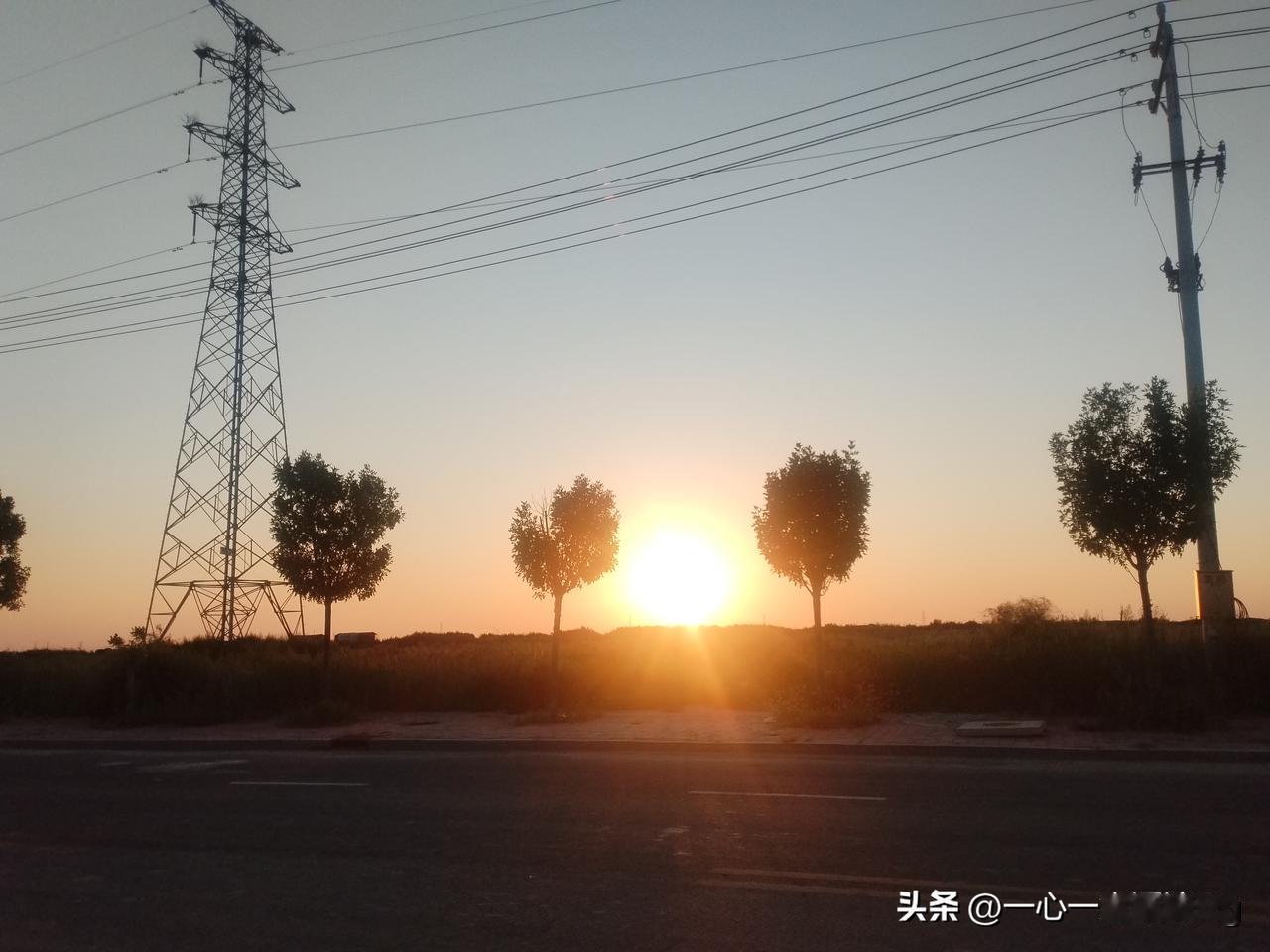 众友友早上好！
今天是8月20日星期四，日出时间5.29分，日落时间6.58分，