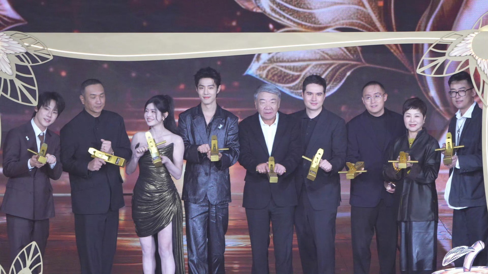 支持这个藏海传横扫各大奖项，下次领奖台再见 藏海传横扫SMG