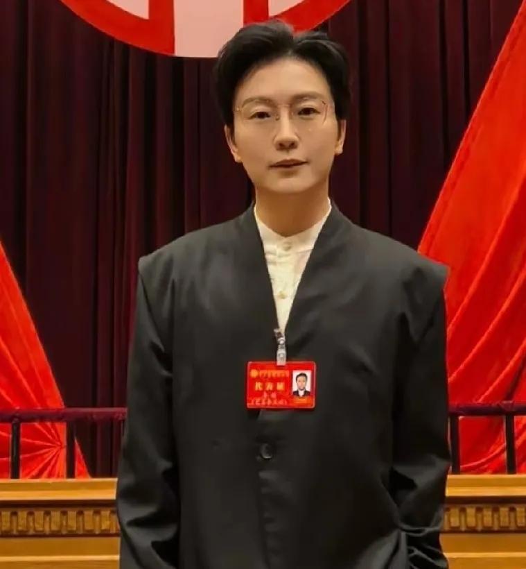 演员李玉刚成了副厅级干部？最近，李玉刚有了新任职，出任吉林省文联兼职副主席。不少
