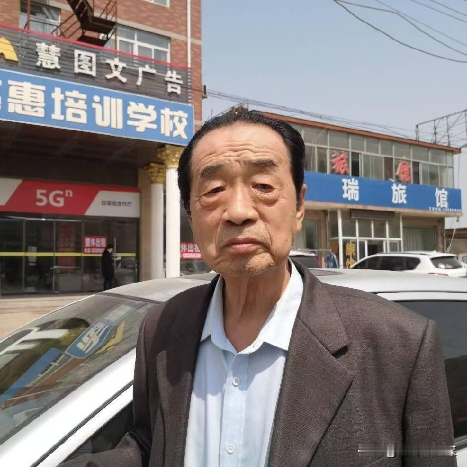 2026年春日放歌之七十五
辘轳体•机械田中插稻秧（新韵）
郑占荣
一
机械田中