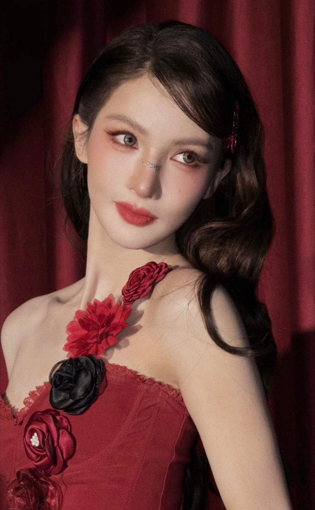 金晨 网红妆 这次是舞台妆 跟舞蹈风格是适配的 正常线下活动是不可能画这么浓的