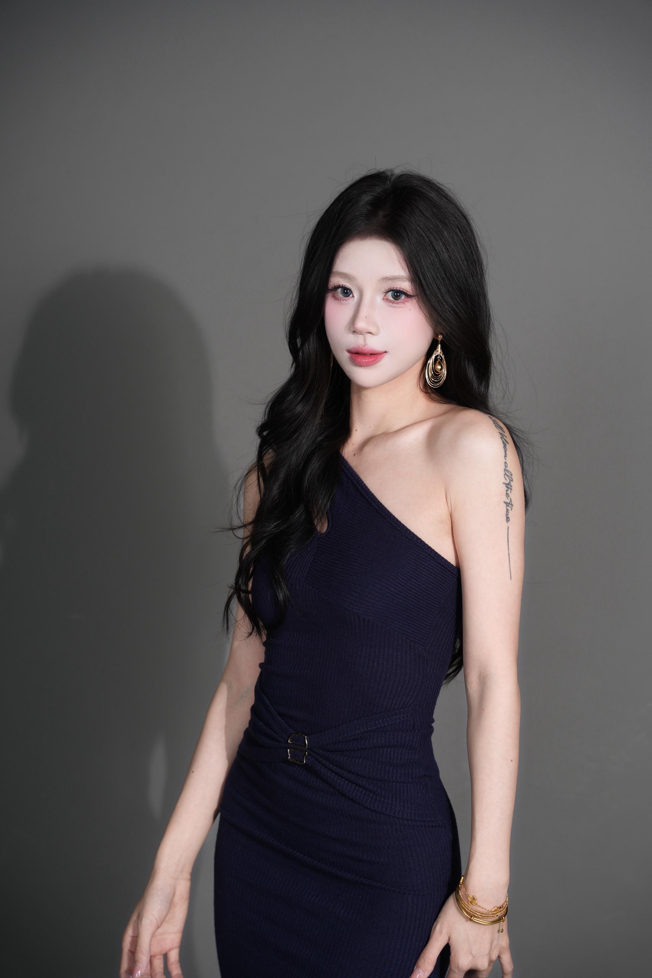 我盯着你的眼 想还能见几面